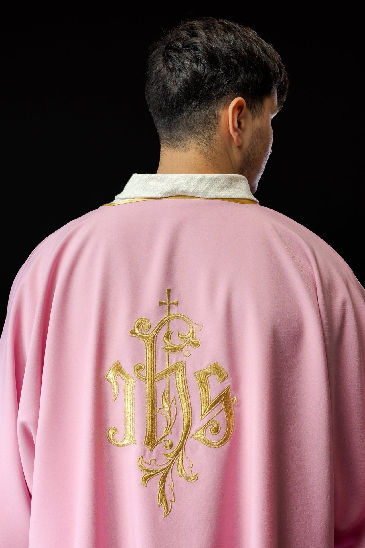 Różowa Dalmatyka Liturgiczna Haft IHS Złotą Nicią - alba.pl