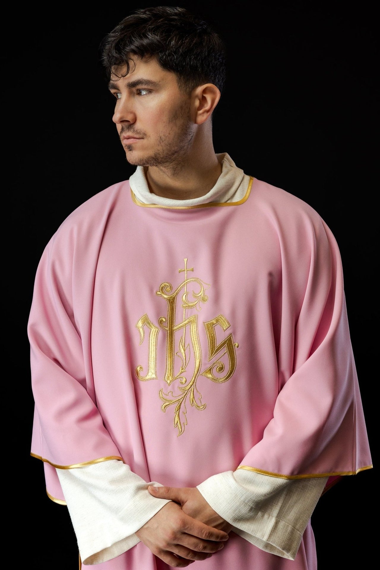 Różowa Dalmatyka Liturgiczna Haft IHS Złotą Nicią - alba.pl