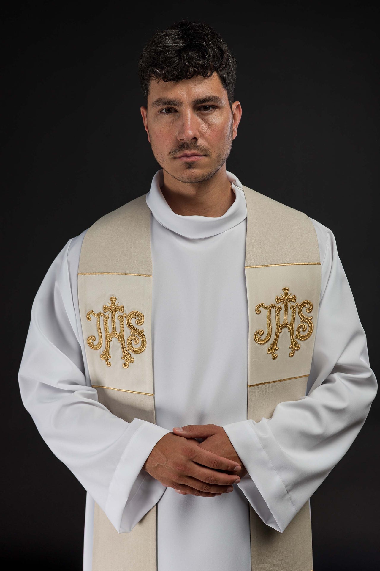 Stuła Aksamitna Haftowana IHS Ecru - Elegancka Liturgia - alba.pl