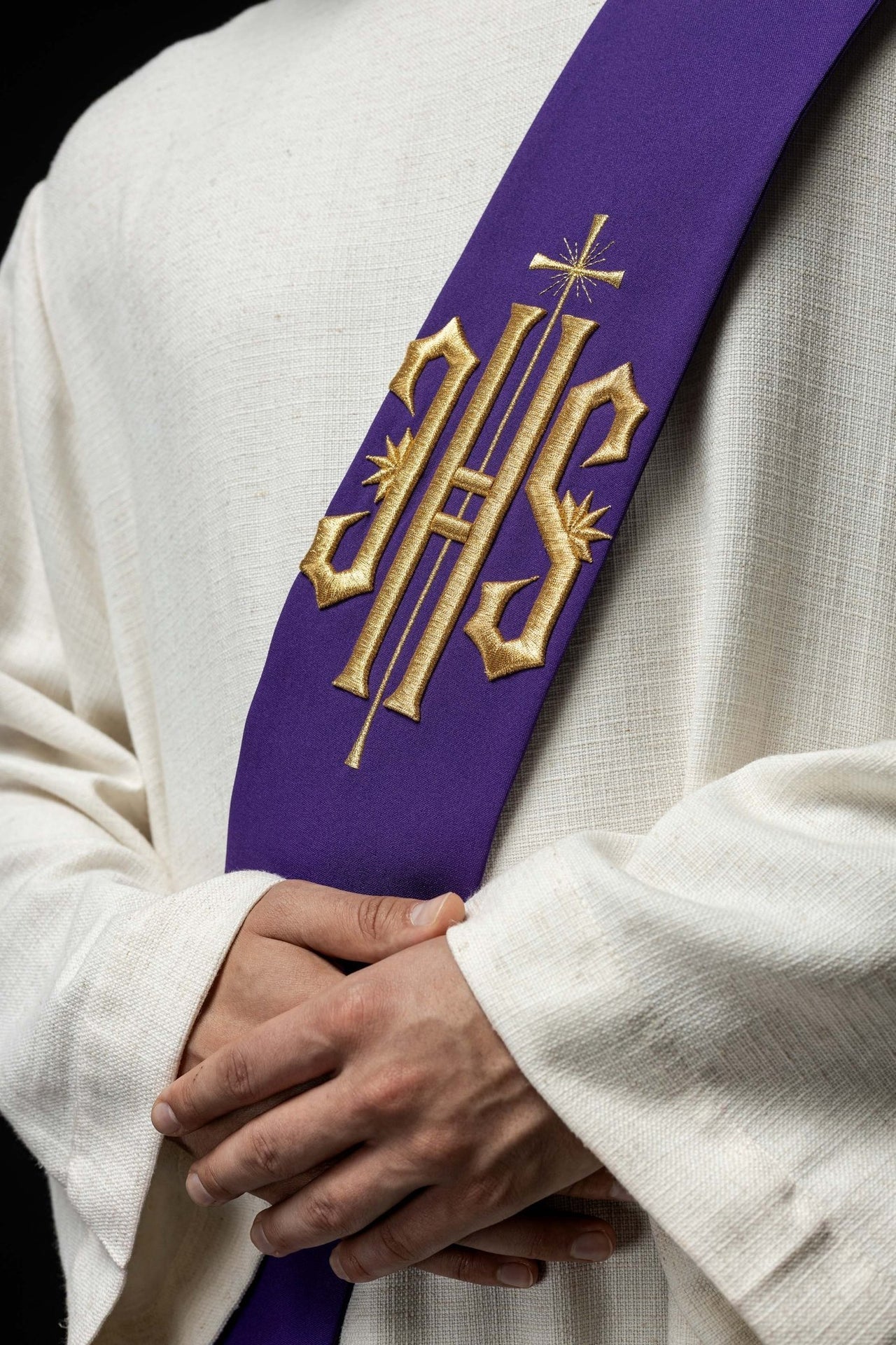 Stuła Diakońska IHS z Krzyżem - Haftowana Szata Liturgiczna - alba.pl