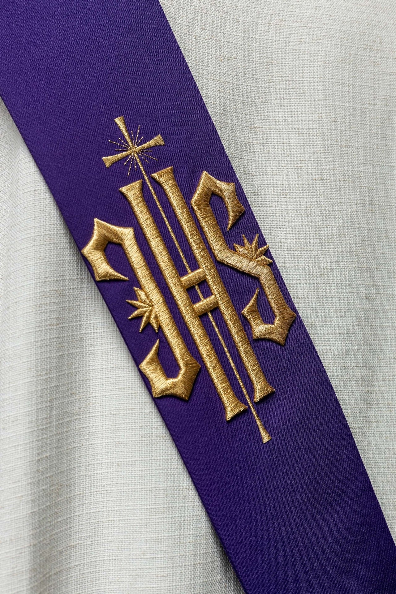 Stuła Diakońska IHS z Krzyżem - Haftowana Szata Liturgiczna - alba.pl