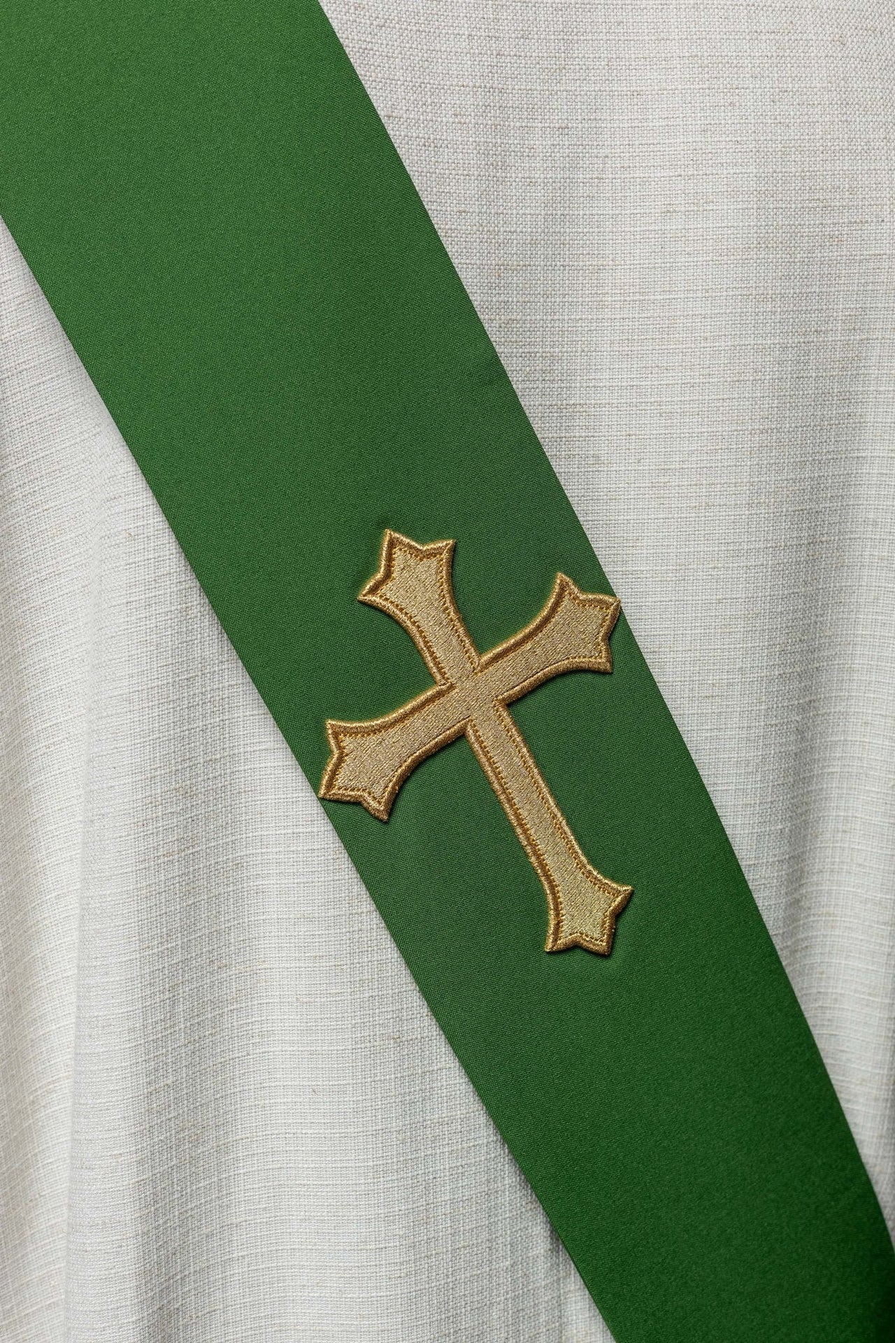 Stuła Diakońska z Haftowanym Krzyżem - Elegancka i Trwała - alba.pl