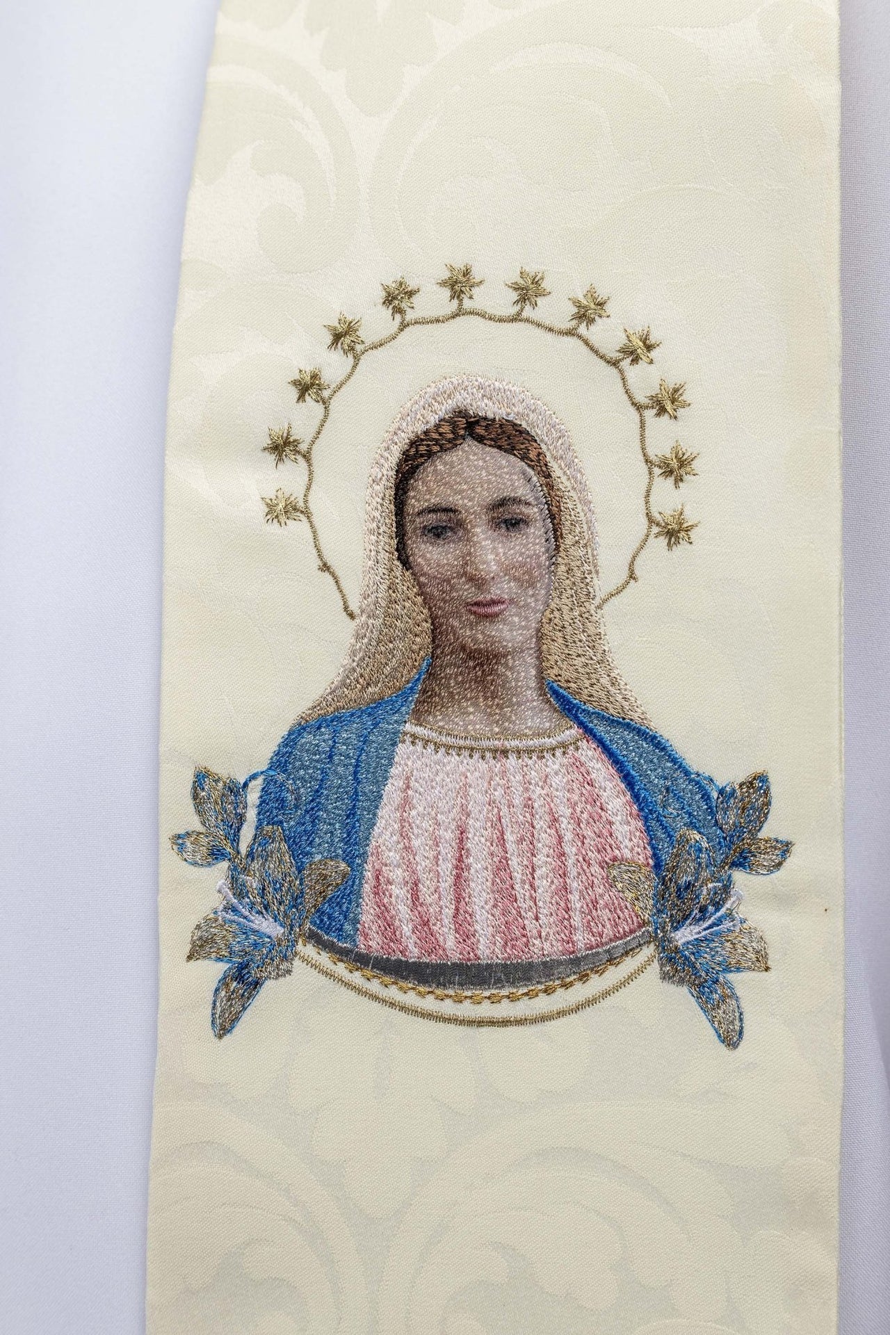 Stuła haftowana z wizerunkiem Matki Bożej Medjugorje - alba.pl