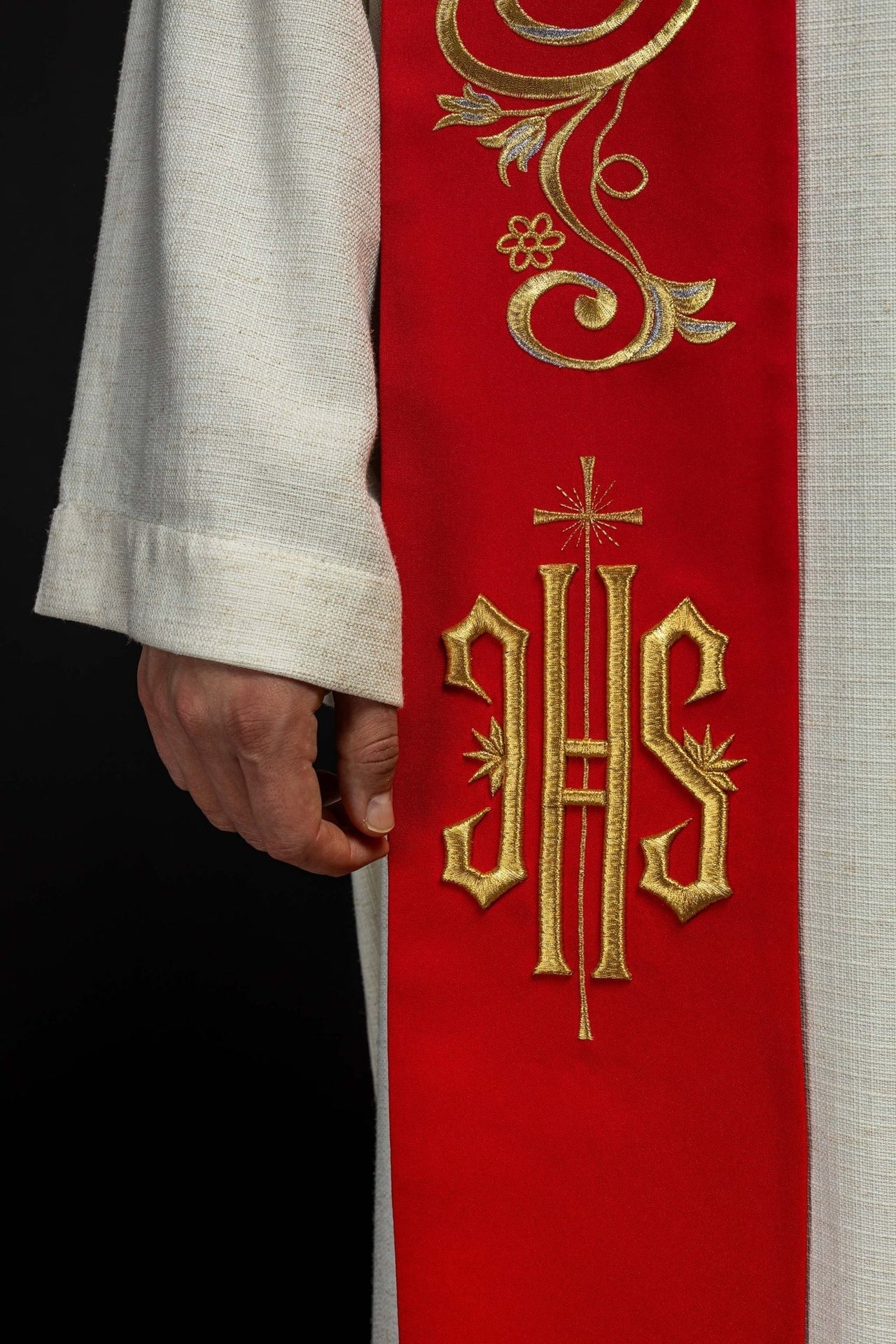 Stuła Kapłańska Czerwona Haftowana IHS - Elegancka Liturgia - alba.pl