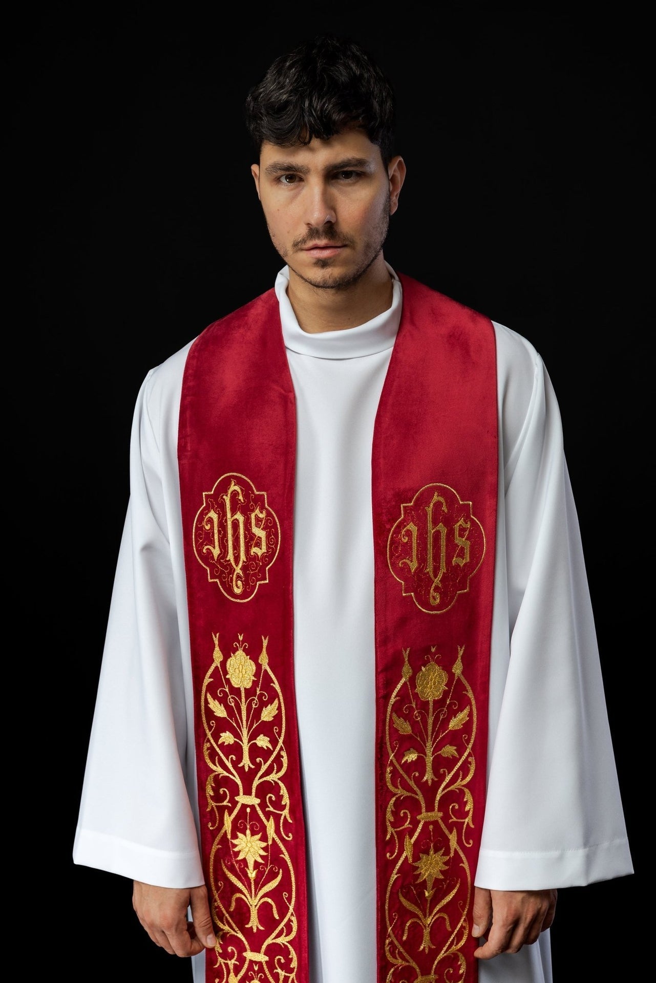 Stuła Kapłańska Czerwona Haftowana IHS - Elegancka Liturgia - alba.pl