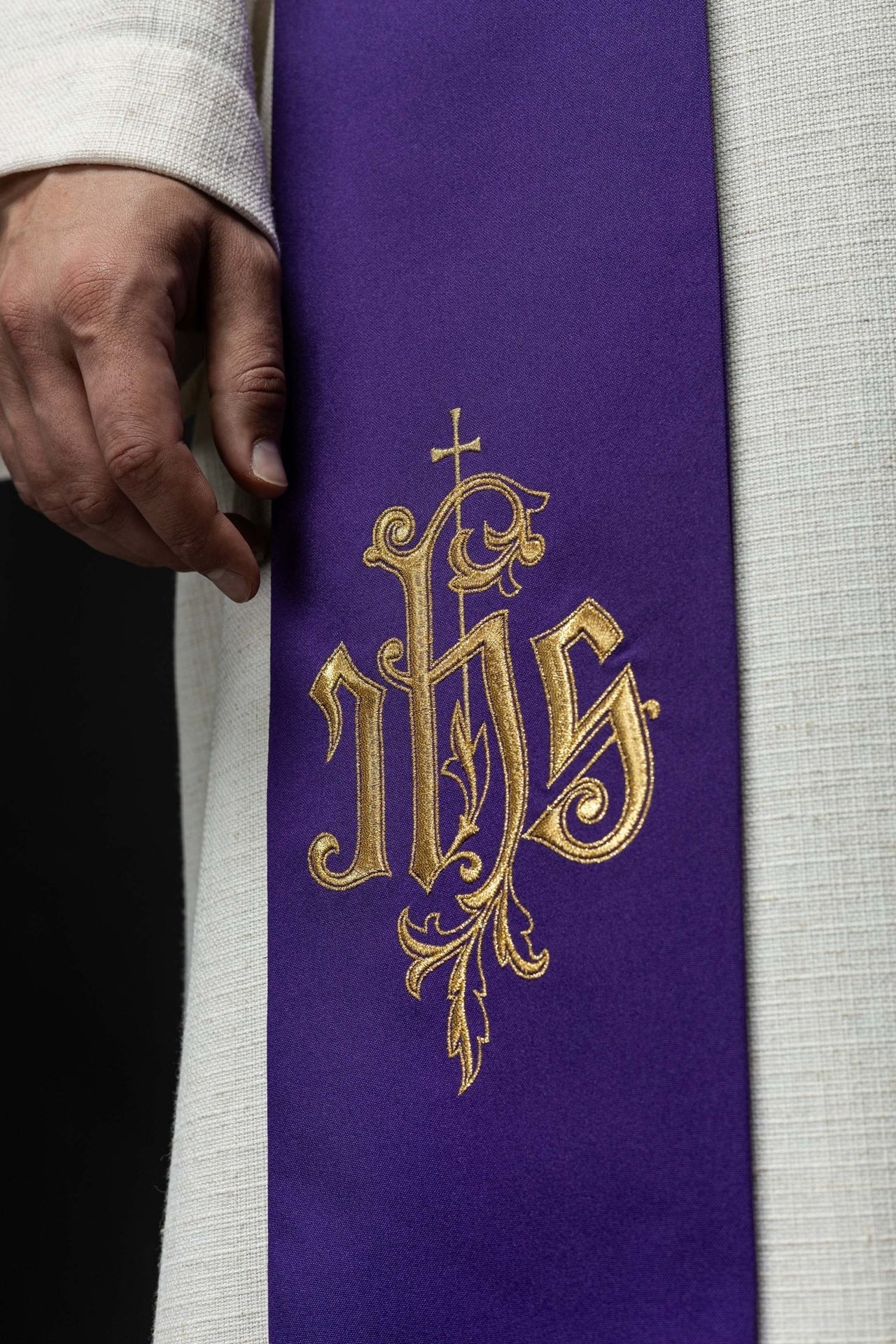 Stuła Kapłańska Haftowana IHS Złotą Nicią - Elegancka Liturgia - alba.pl