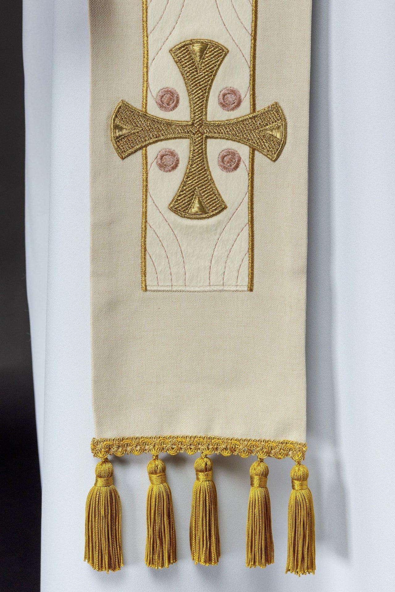 Stuła Kapłańska Haftowana Krzyżami Ecru - Elegancka Liturgia - alba.pl