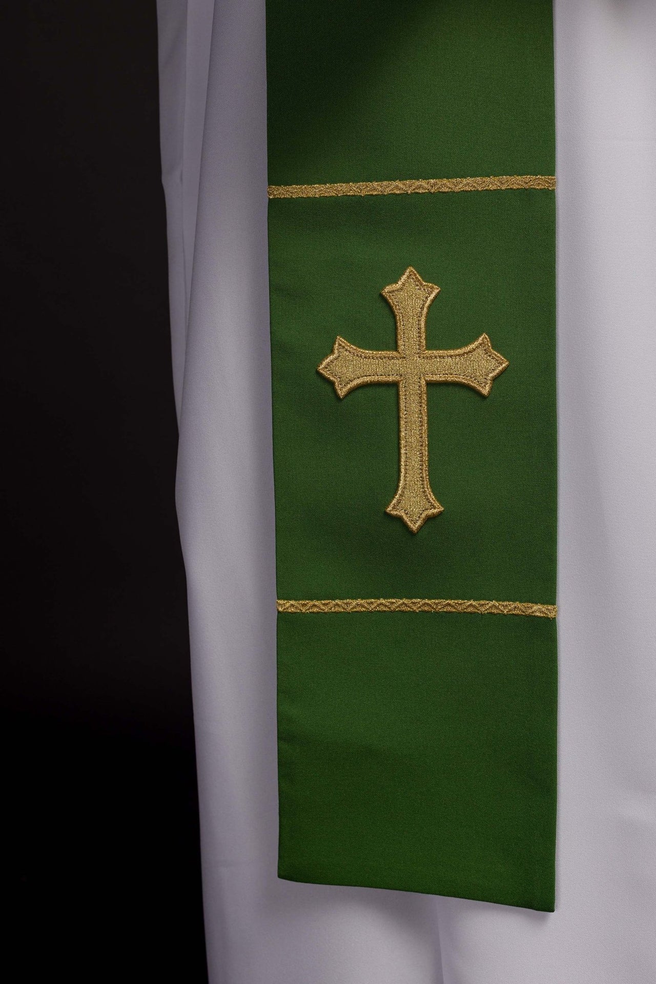 Stuła Kapłańska Zielona z Haftowanym Krzyżem Eucharystycznym - alba.pl