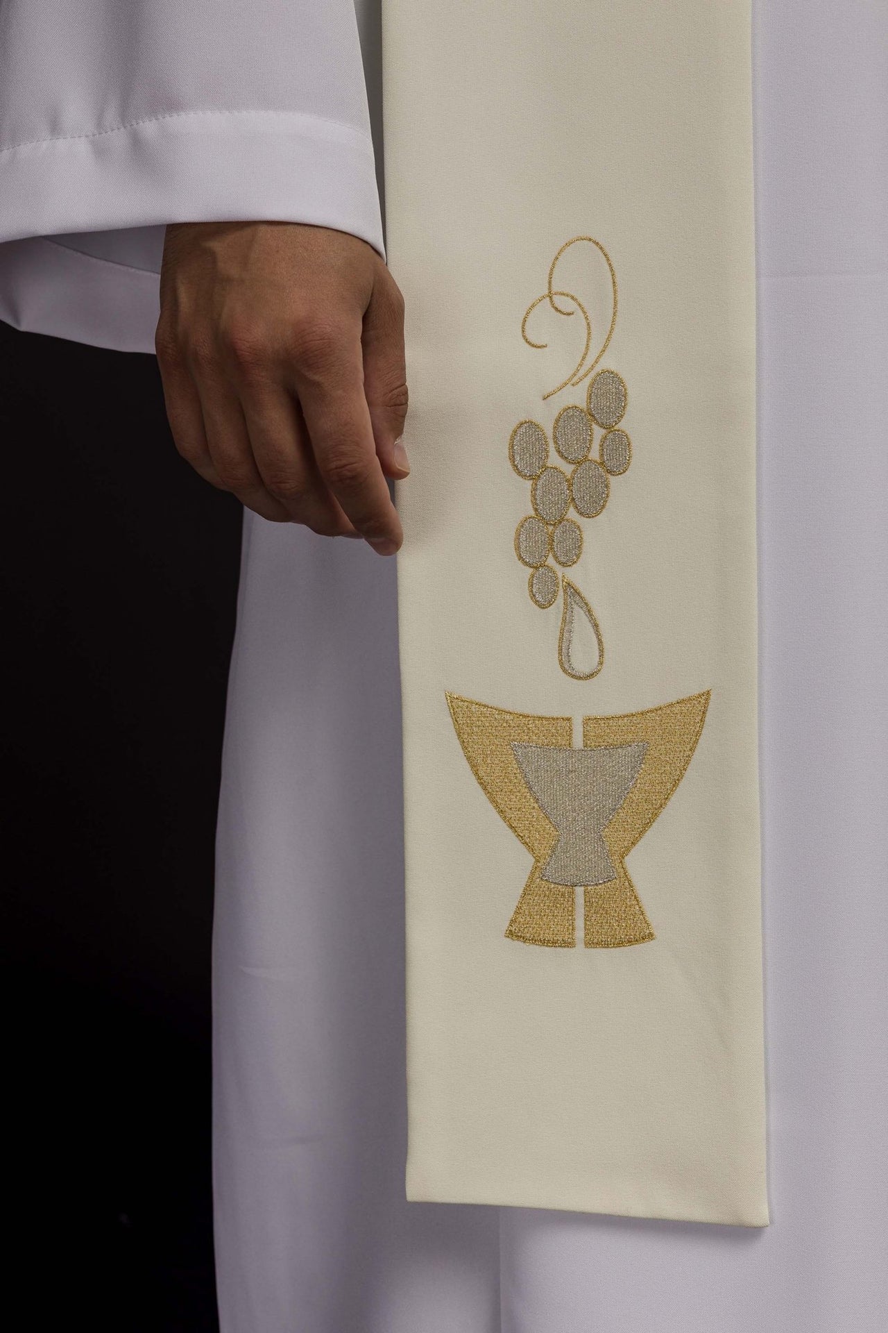 Stuła Liturgiczna Ecru z Haftem Kielicha, Kłosów i Winogron - alba.pl