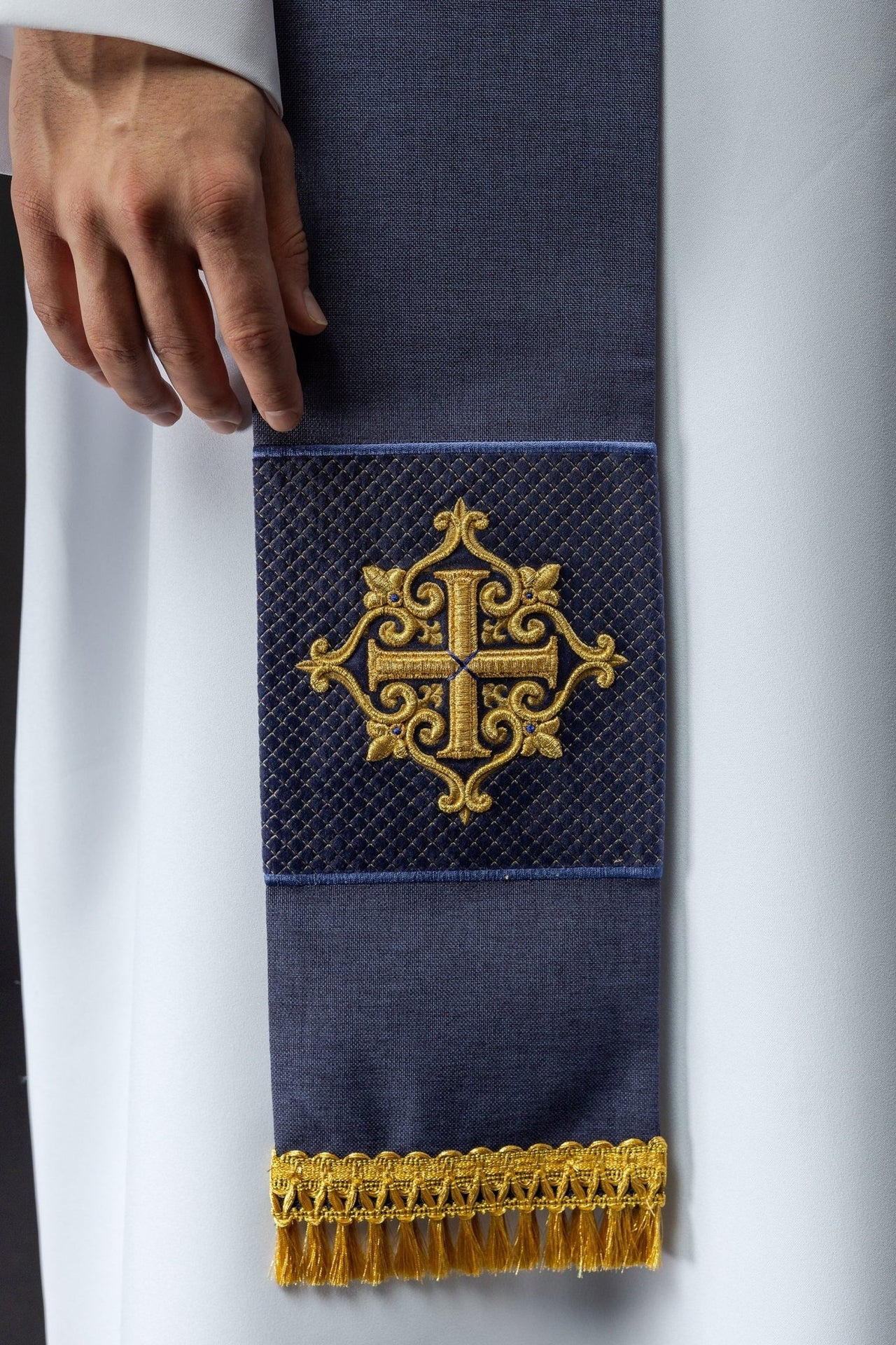 Stuła Liturgiczna Fioletowa z Aksamitu - Krzyż Haftowany - alba.pl