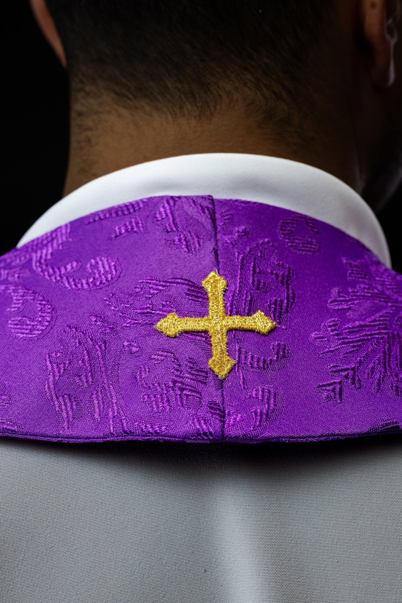 Stuła Liturgiczna Fioletowa z Haftem Krzyży Żakardowa - alba.pl
