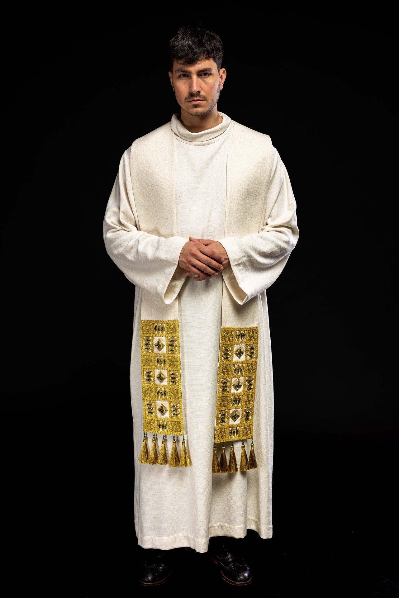 Stuła Liturgiczna Ręcznie Robiona z Kamieniami i Złotymi Taśmami - alba.pl