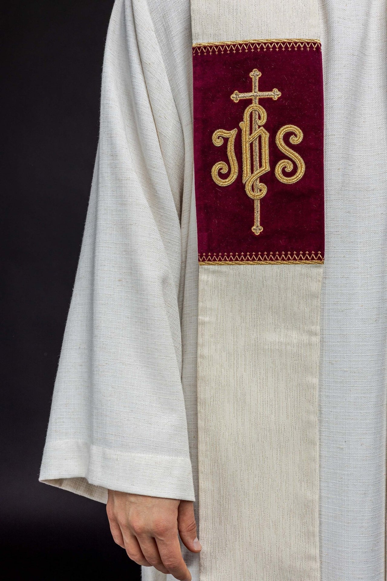 Stuła Liturgiczna z Haftem Baranka Bożego i JHS - alba.pl