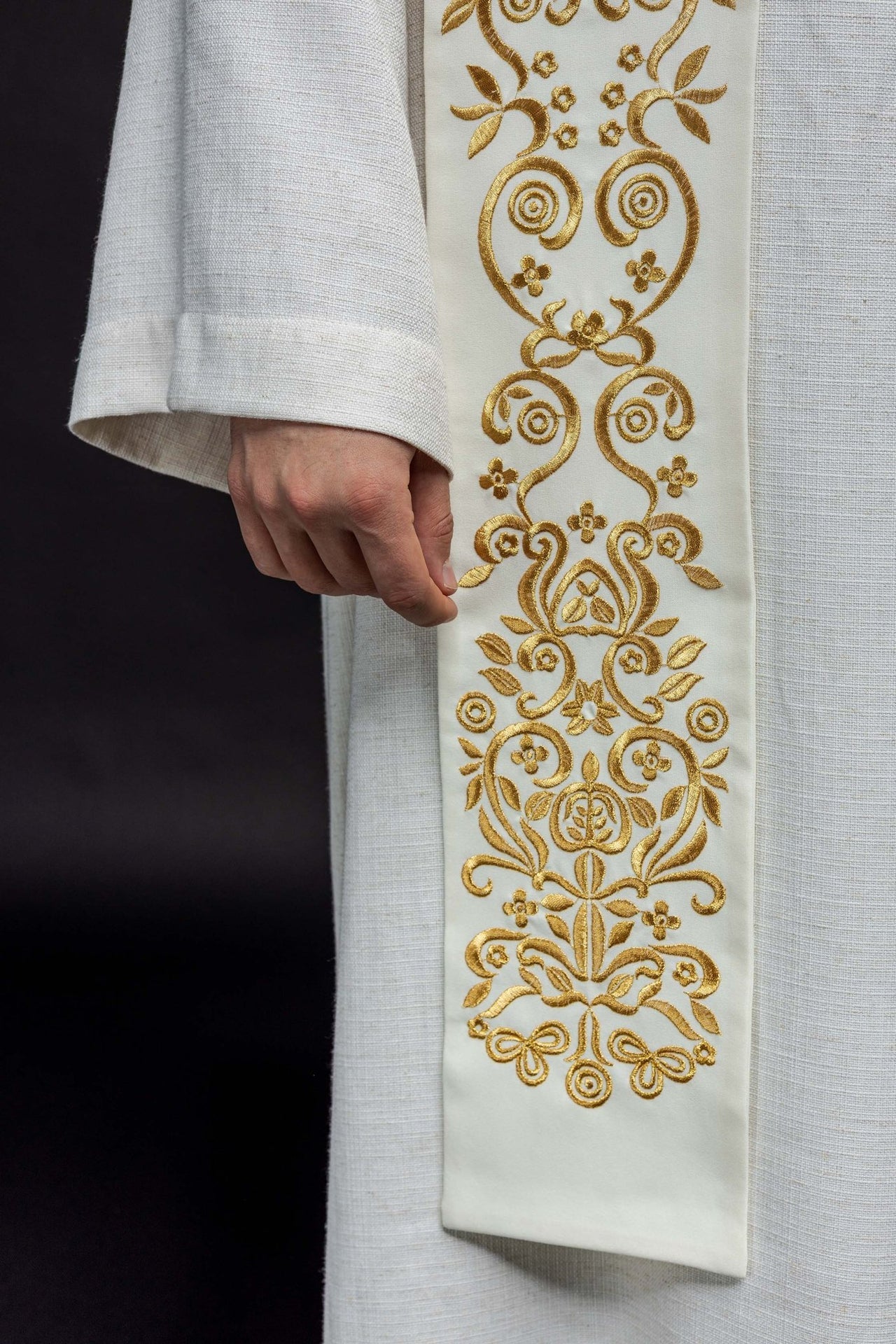 Stuła Maryjna Haftowana Ecru - Symbolika i Elegancja - alba.pl
