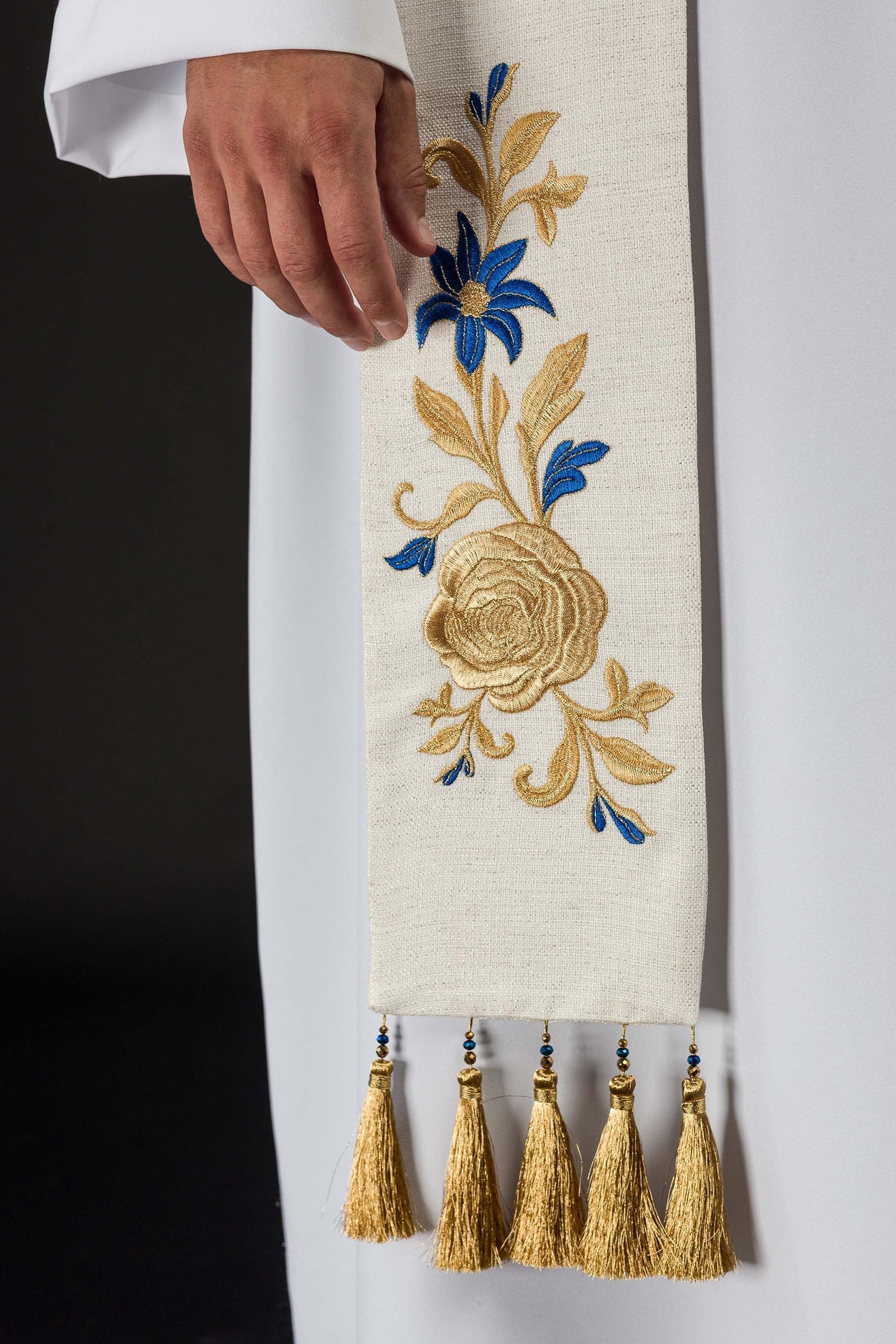 Stuła Maryjna Haftowana Ecru Złoto-Niebieska - Liturgiczna Elegancja - alba.pl