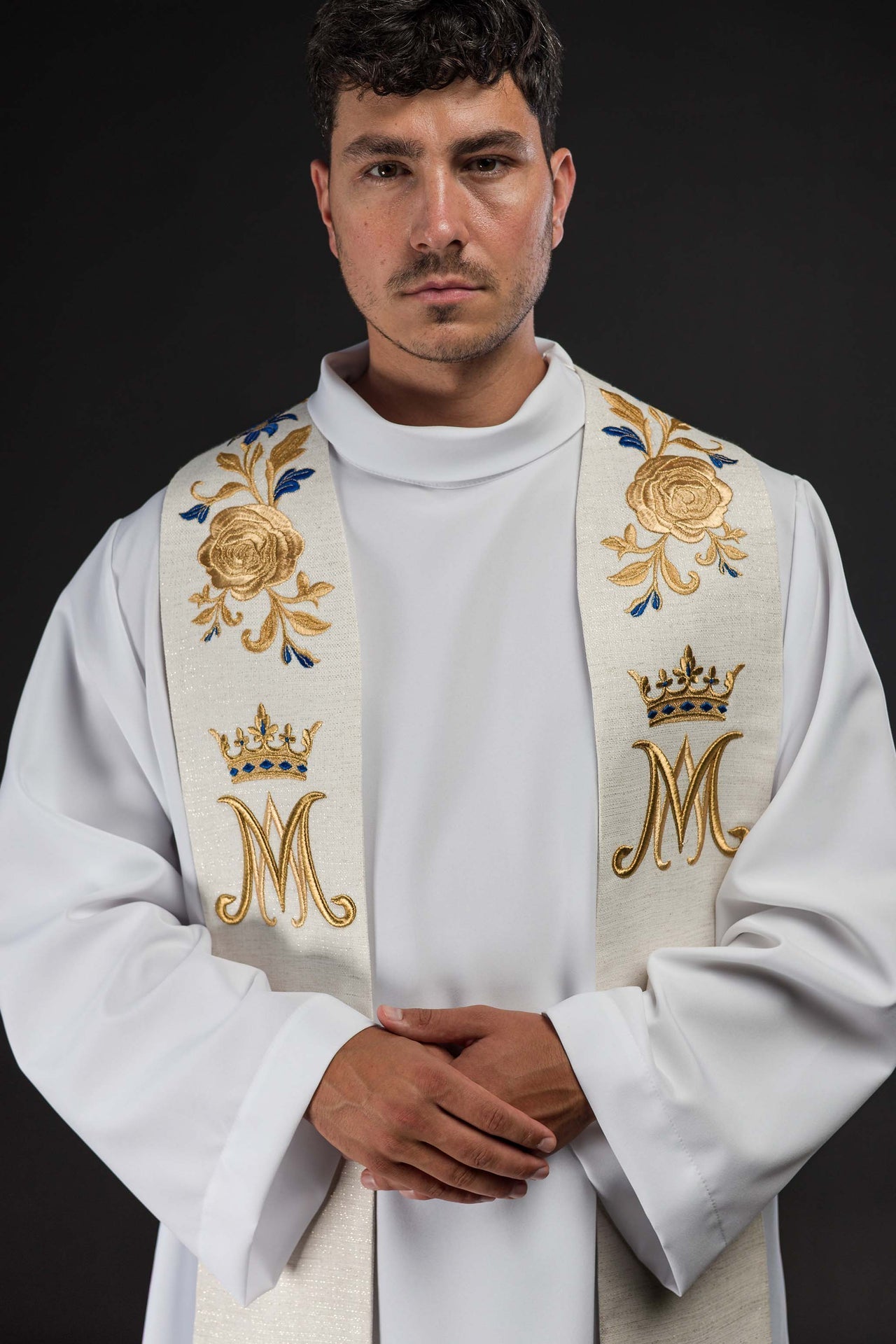 Stuła Maryjna Haftowana Ecru Złoto-Niebieska - Liturgiczna Elegancja - alba.pl
