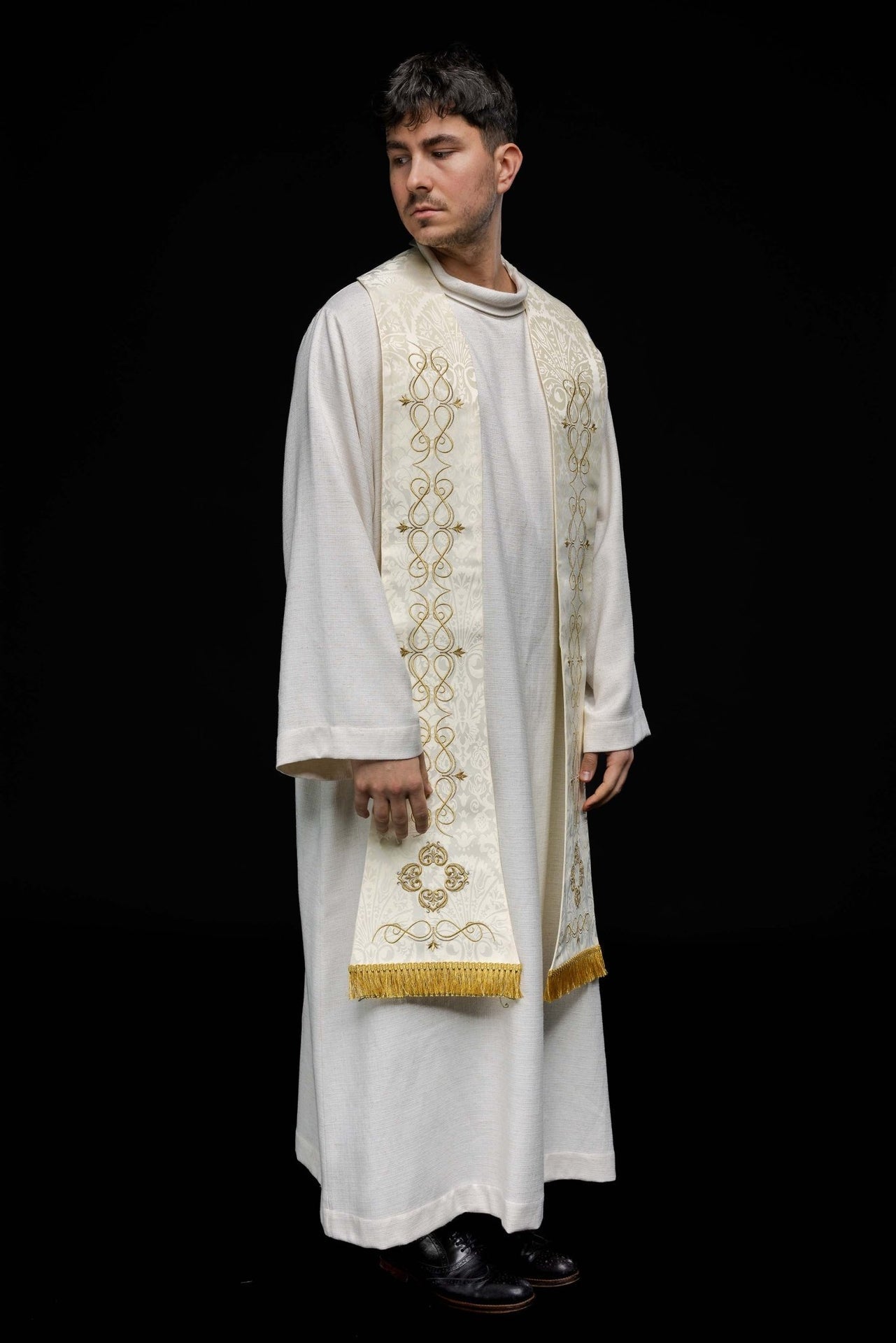 Stuła Rzymska Ecru z Złotym Haftem Liturgicznym - alba.pl