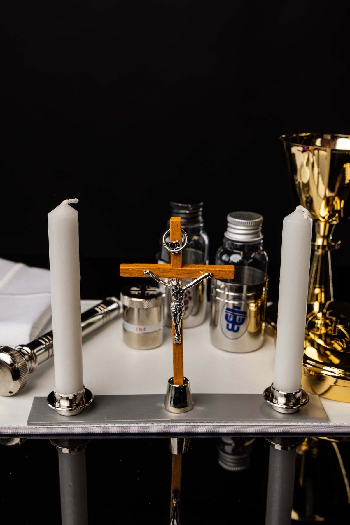 Walizka z wyposażeniem liturgicznym - alba.pl