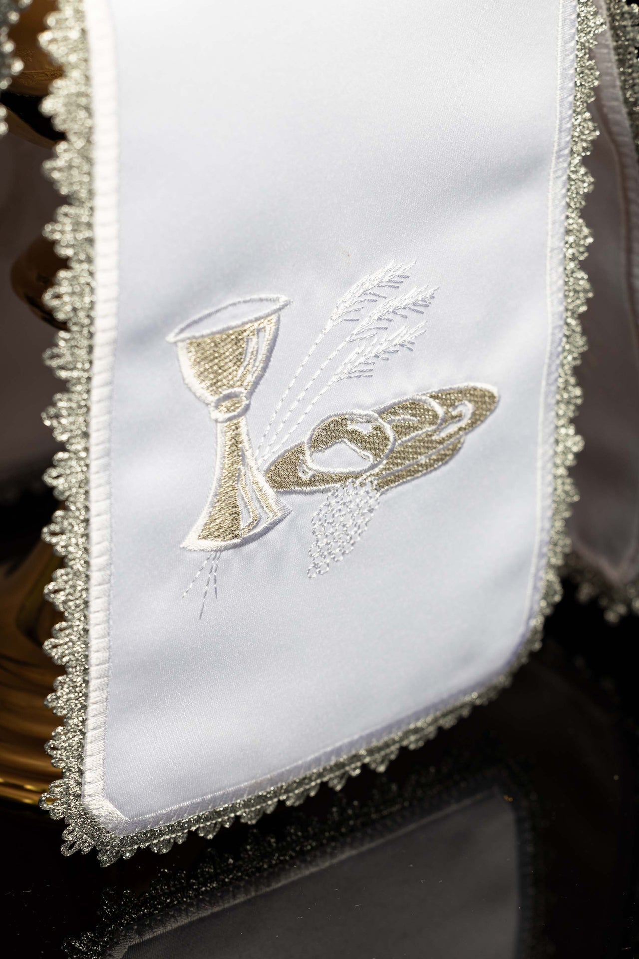 Welon na puszkę ze srebrnym haftem eucharystycznym - alba.pl