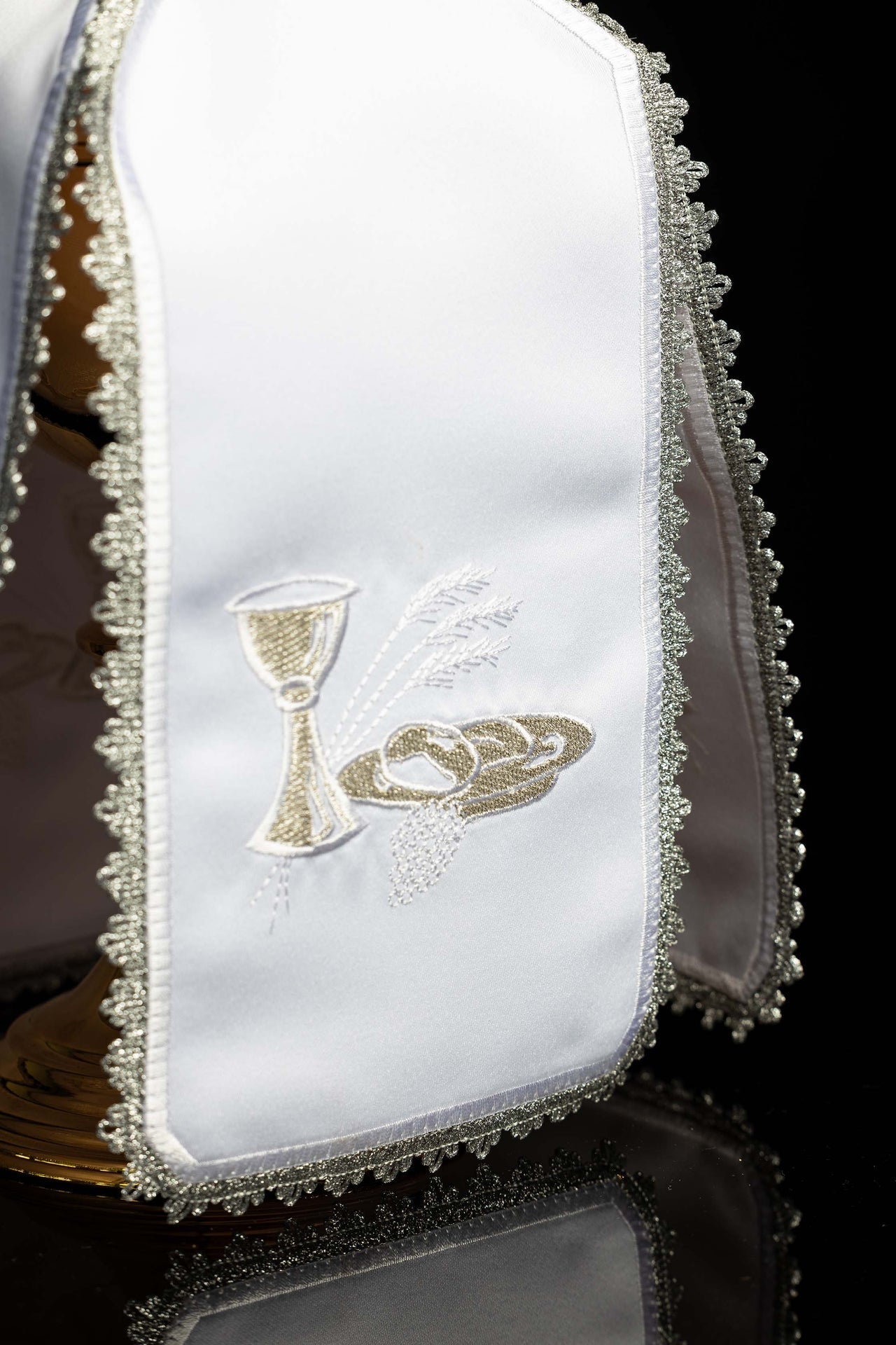 Welon na puszkę ze srebrnym haftem eucharystycznym - alba.pl