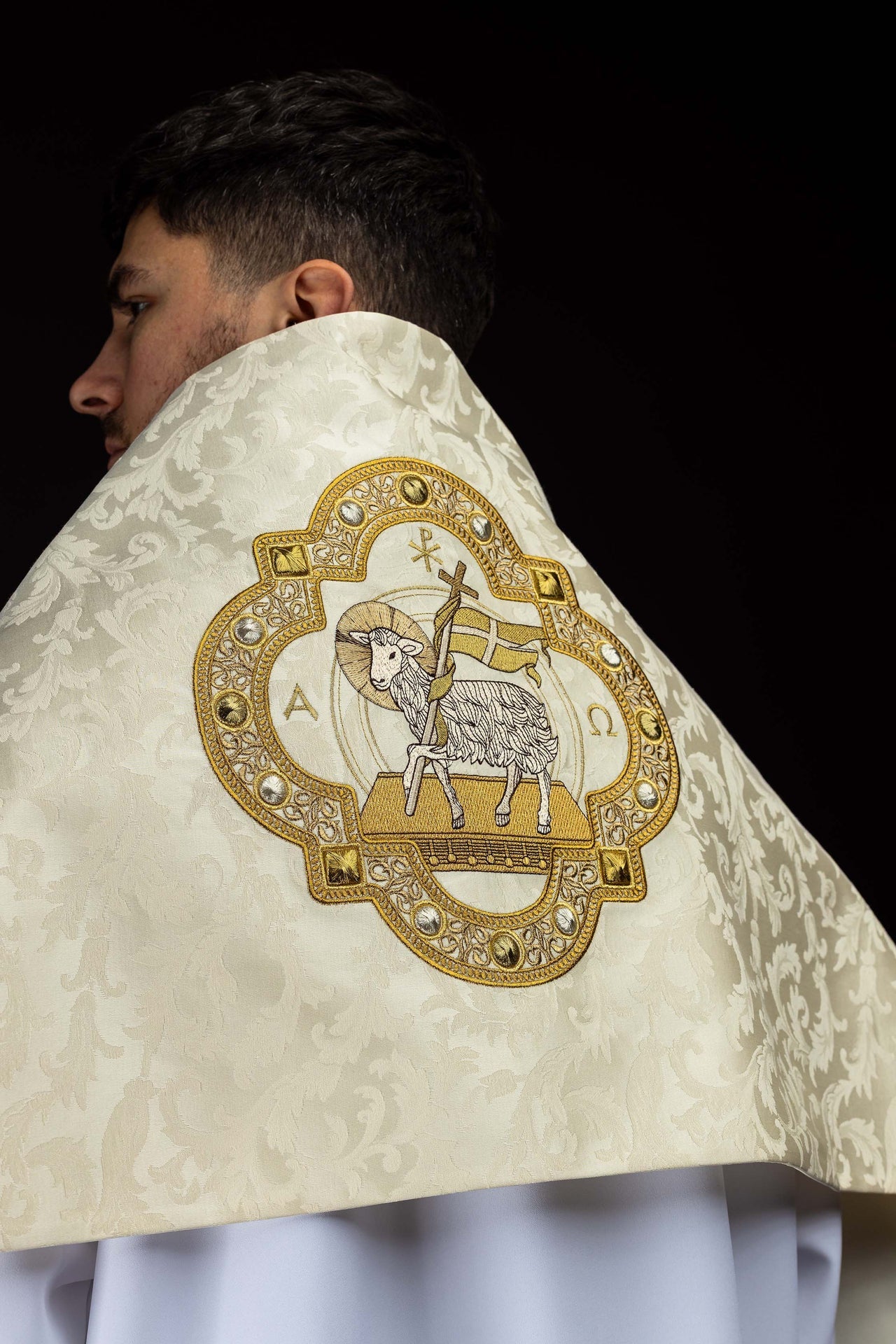 Welon naramienny z haftem Baranka Wielkanocnego na tkaninie żakardowej - alba.pl