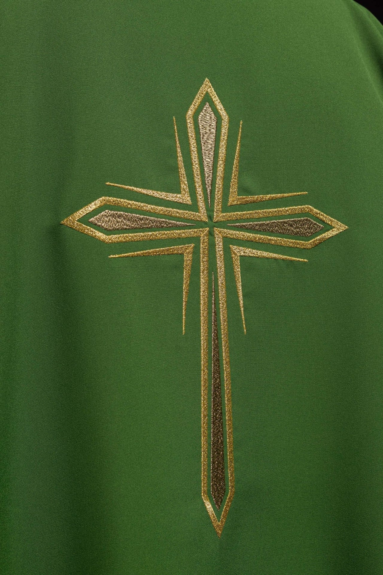 Zielona Dalmatyka Liturgiczna z Haftowanym Złotym Krzyżem - alba.pl