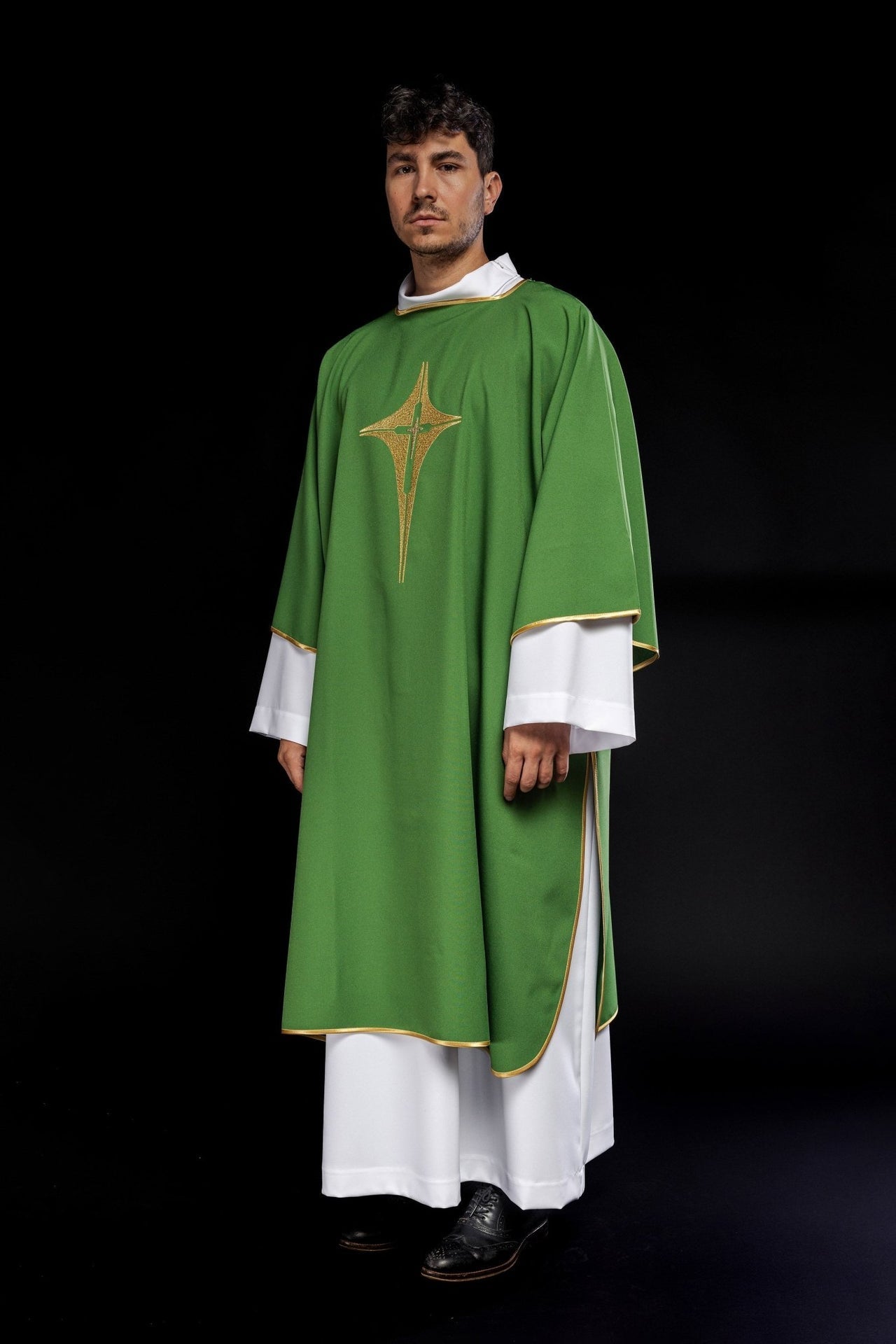 Zielona Dalmatyka Liturgiczna ze Złotym Krzyżem i Stułą - alba.pl