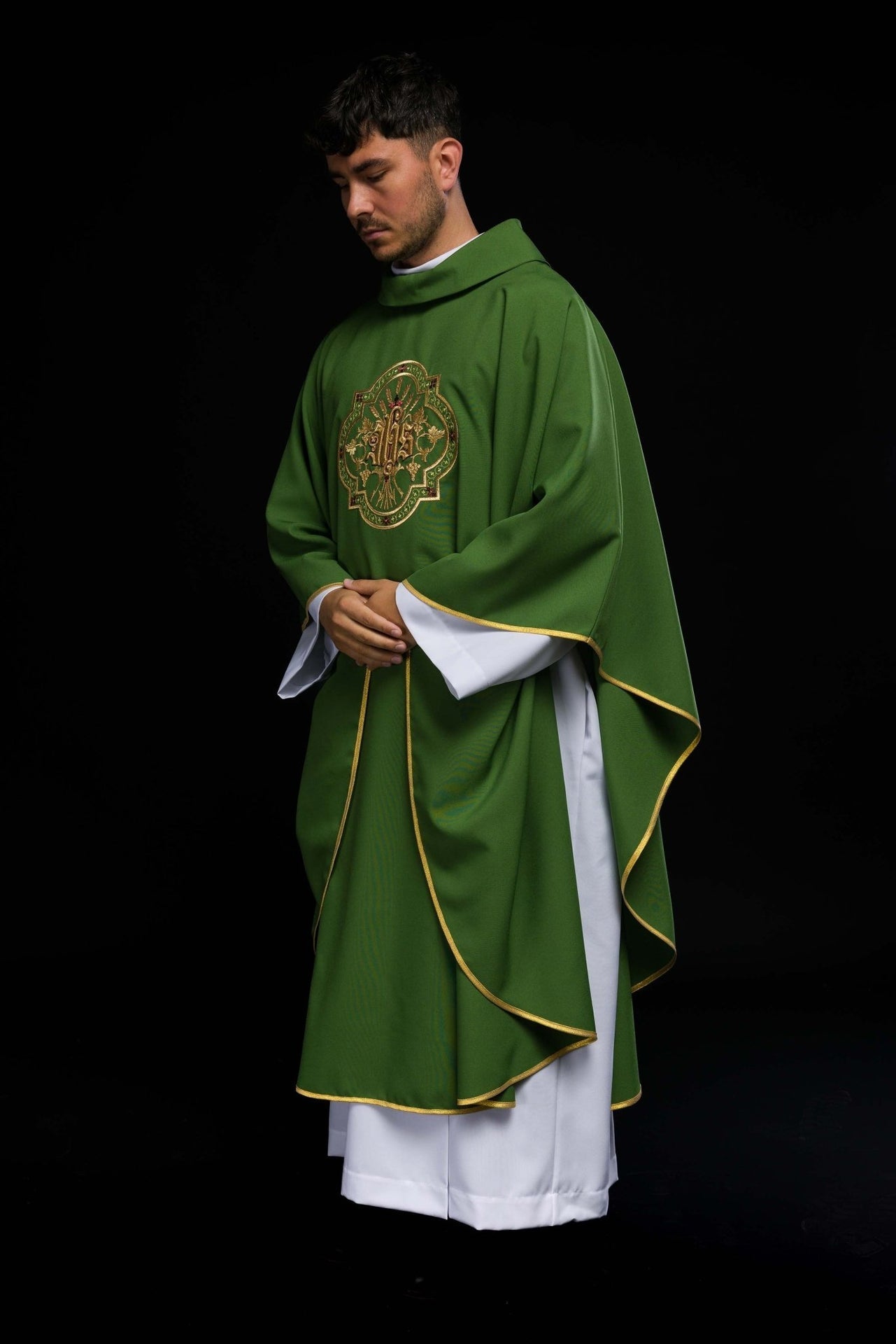 Zielony Ornat Haftowany IHS PAX - Elegancka Szata Liturgiczna - alba.pl