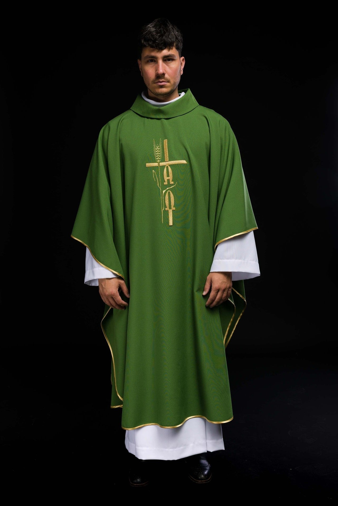 Zielony Ornat Liturgiczny z Haftem Alfa Omega i Złotą Lamówką - alba.pl