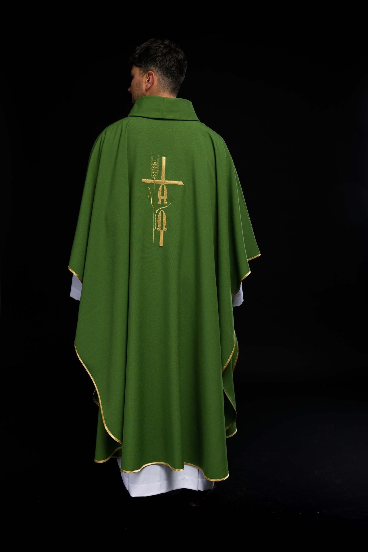 Zielony Ornat Liturgiczny z Haftem Alfa Omega i Złotą Lamówką - alba.pl