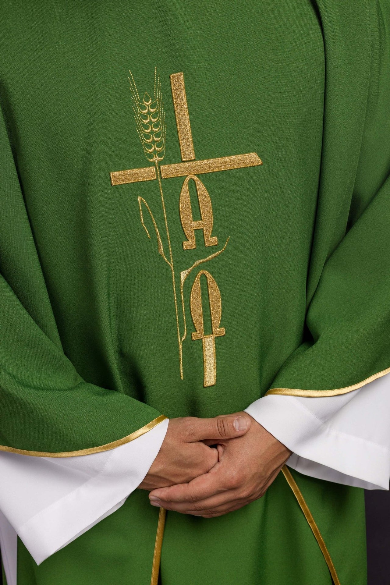 Zielony Ornat Liturgiczny z Haftem Alfa Omega i Złotą Lamówką - alba.pl