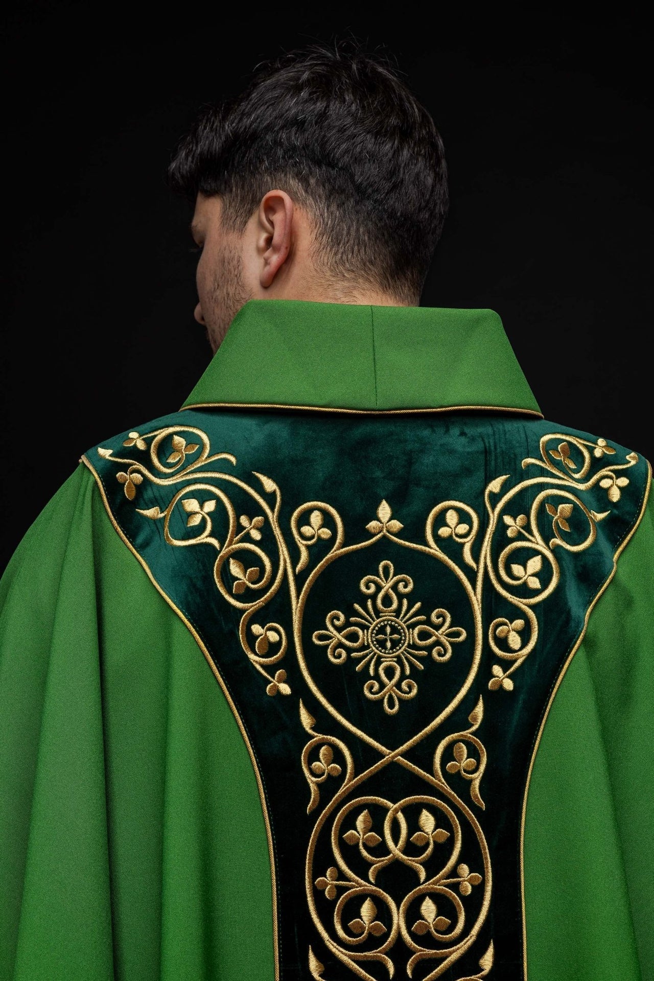 Zielony Ornat Liturgiczny z Haftowanym Pasem Aksamitnym - alba.pl