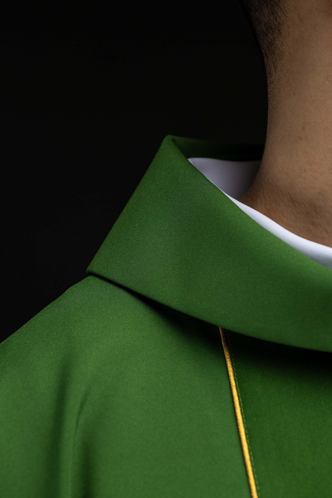 Zielony ornat liturgiczny z haftowanym pasem eucharystycznym - alba.pl