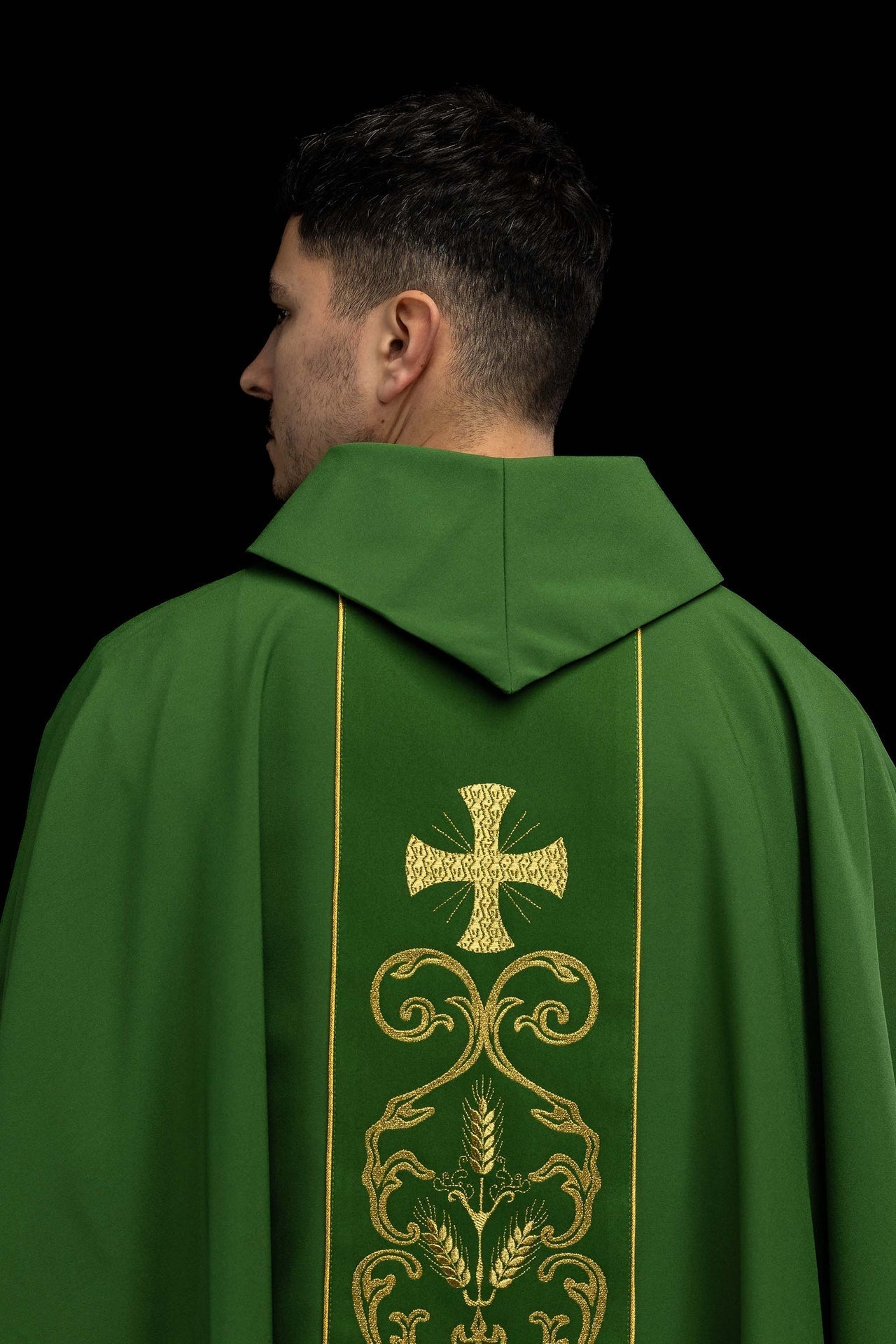 Zielony ornat liturgiczny z haftowanym pasem eucharystycznym - alba.pl