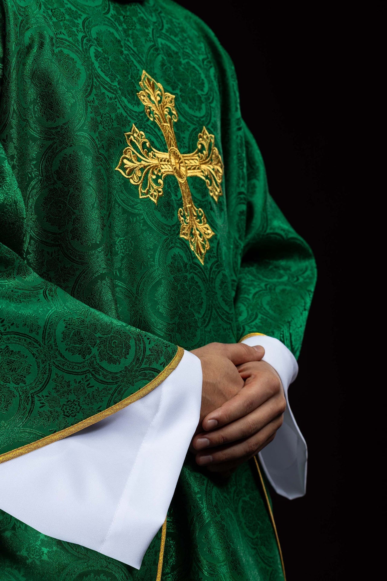 Zielony ornat z krzyżem tkanina żakardowa - alba.pl