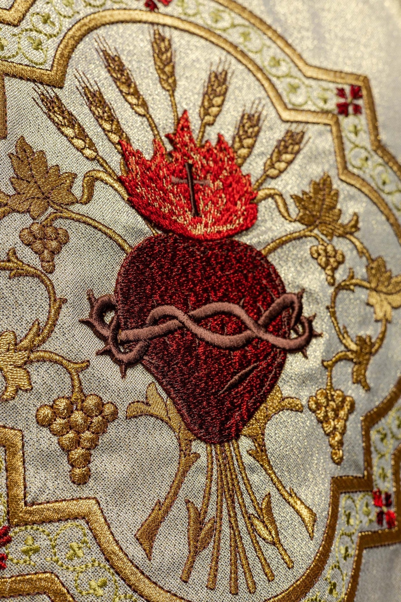 Złoty Ornat Haftowany Serce Jezusa i Kielich Eucharystyczny - alba.pl